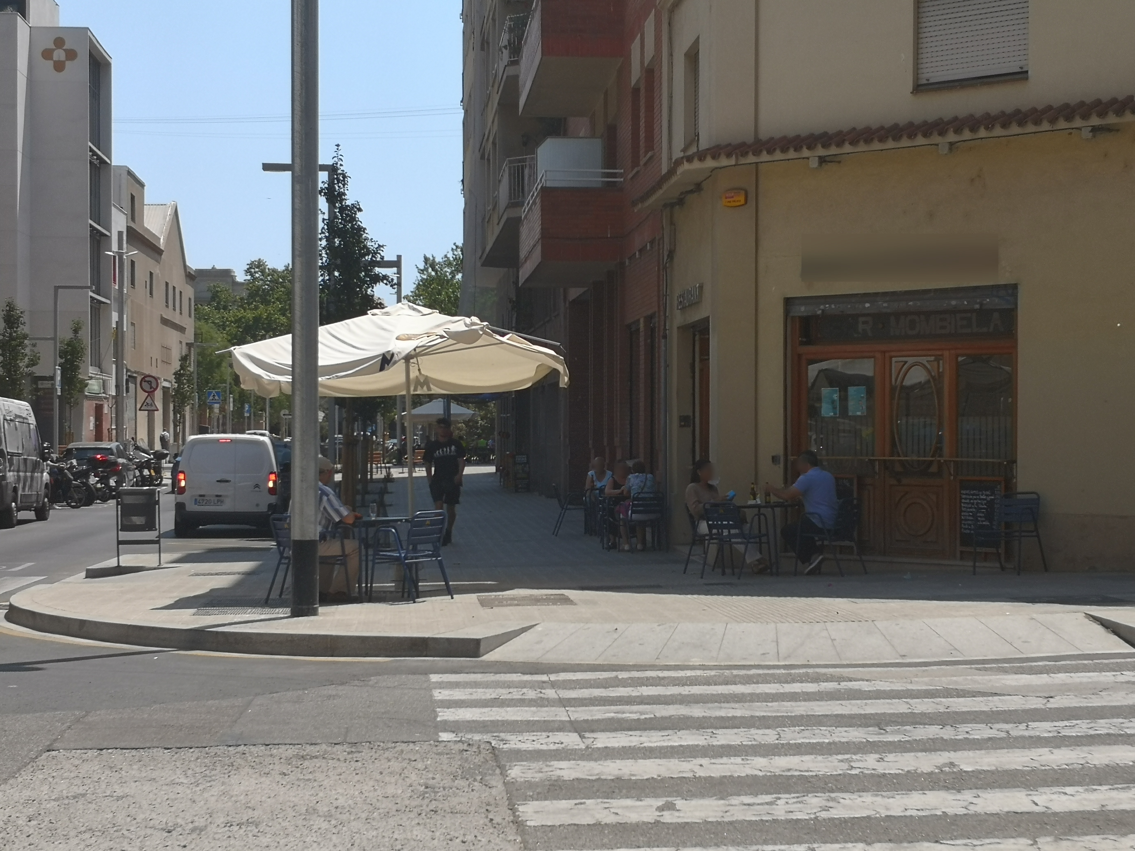 Vila i Vilà, 27 - taules x tot arreu